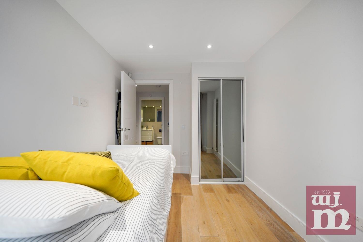 Linea Court, Bow